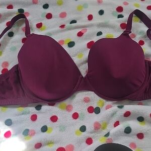 Hanes T-Shirt Bra in Plum Wine